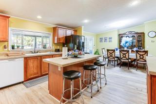 Lake Livingston Home with Dock and Deck! - 2