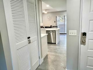 802 Harbourmaster Villa Pool Golf View Bike to Beach - 5