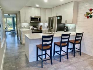 802 Harbourmaster Villa Pool Golf View Bike to Beach - 3