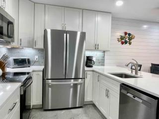 802 Harbourmaster Villa Pool Golf View Bike to Beach - 2