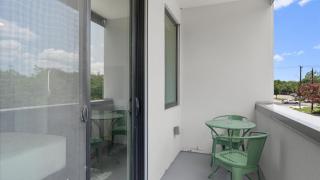 Upstay Newly Renovated Apartment near SoCo - 6