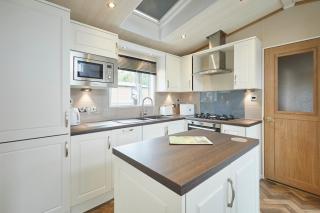 Bakers Lodge with Hot Tub - 5