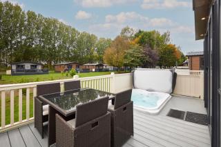 Bakers Lodge with Hot Tub - 0