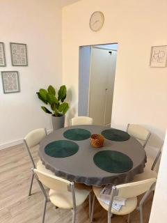 Departamento de dos ambientes a una cuadra de plaza Colon - 1