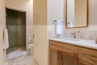 Designer Retreat in Centro Heated Pool & Views - 6