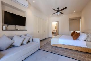 Designer Retreat in Centro Heated Pool & Views - 5