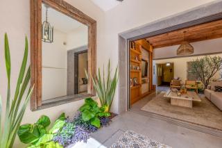 Designer Retreat in Centro Heated Pool & Views - 4