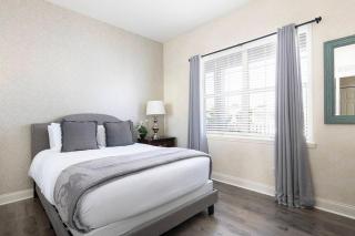 W440 - Classy Condo With Private Balcony at Reunion - 2