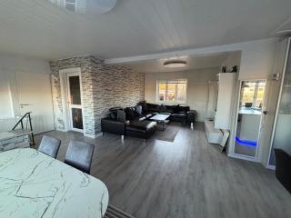 Spacious & Cozy home with open kitchen lounge - 8