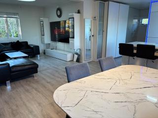 Spacious & Cozy home with open kitchen lounge - 3