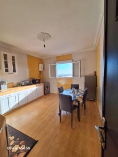 Huge Cozy Apartment - 3