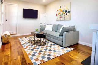 Small Home with Ocean View walk to Restaurants Brewery Shops Beach - 4