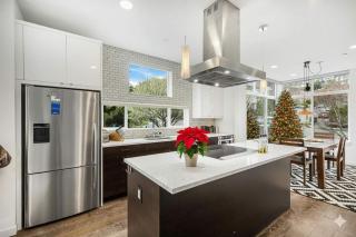 Near Space Needle Climate Pledge Roof Deck - 9