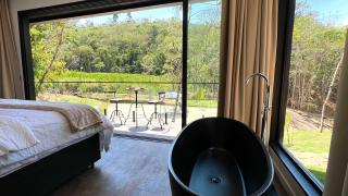 Chalé com banheira, piscina e cachoeira privativa - 1