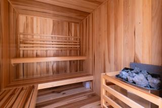 Artra, Modern Comfort with pool views - 4