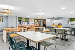 Spark by Hilton Portland Airport Maine Mall - 6