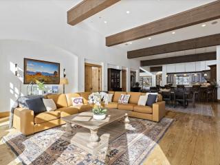 Apex Lodge - Solitude Resort 5BR with Hot Tub - 1