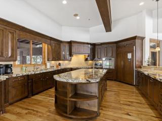 Apex Lodge - Solitude Resort 5BR with Hot Tub - 2