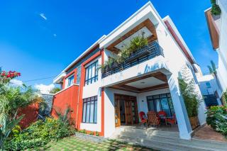 The Crest Apartment - 0