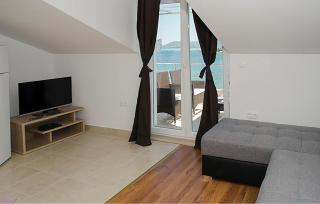 1 Bedroom Stunning Apartment In Sreser - 8