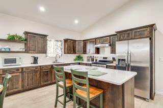 Hike and Ski! Home with Dog-Friendly Yard in Eagar - 2