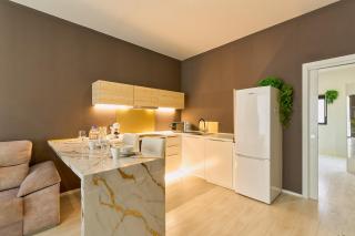 Kosta Homes - Modern Coastal Getaway 400m from Sea - 1