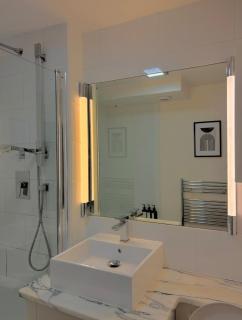 Modern 2-Bed Ground Flat Near Clapham Junction - 4