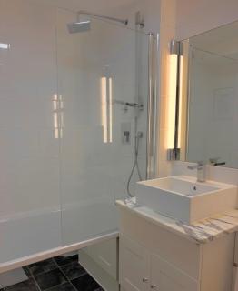 Modern 2-Bed Ground Flat Near Clapham Junction - 3