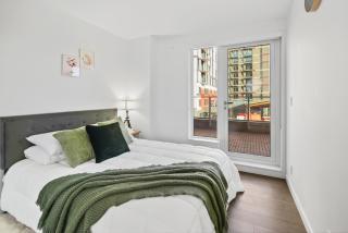 Stylish 2 Bed Condo Near Transit and Amenities in East Hastings - 5