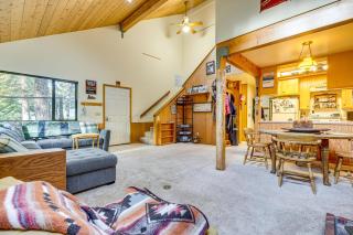 1 Mi to Skiing! Cabin Hideaway on June Lake Loop - 4