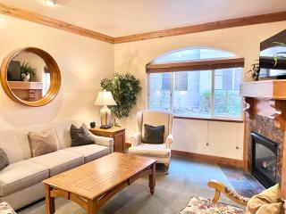 Family Friendly King Villa with Kitchen Near Ski Resorts - 1049 - 8