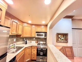Family Friendly King Villa with Kitchen Near Ski Resorts - 1049 - 7