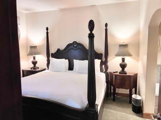 Family Friendly King Villa with Kitchen Near Ski Resorts - 1049 - 1