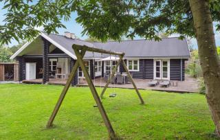 Lovely Log House On Møn - 9