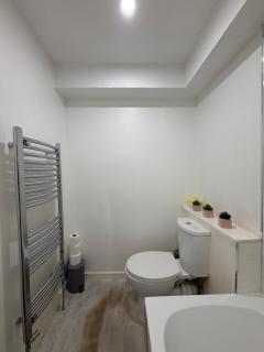 Garden Ground Floor 2 Bedrooms Flat - 6