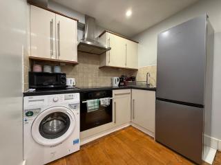 Garden Ground Floor 2 Bedrooms Flat - 1