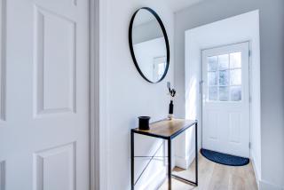 Peaceful 4 Bed House with Driveway and Garden - 2