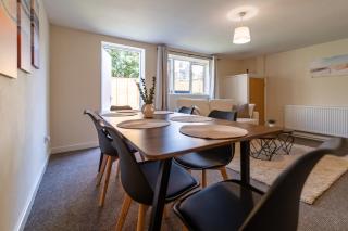 Charming 3 Bed Flat by Harbour - 9