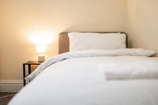 Charming 3 Bed Flat by Harbour - 8