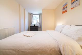 Charming 3 Bed Flat by Harbour - 6