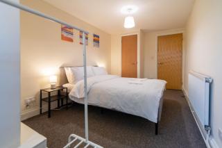 Charming 3 Bed Flat by Harbour - 2