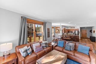 Red Hawk Townhome 2327 ; 2 100 - 4