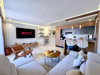 Modern Gueliz Suite - Balcony Views - 0