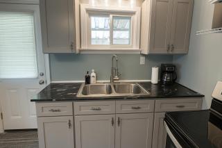 Relaxing Stay with Workspace Wifi Lake Views - Mercer - 3