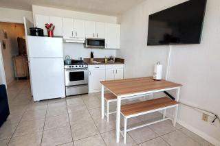 Direct Oceanfront 1BR Balcony King Bed Beach Access - 5
