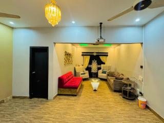 Cozy 2BR Apartment in DHA Phase 6 - Karachi - 3