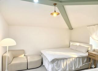 Hongdae 30 seconds to Subway - 2