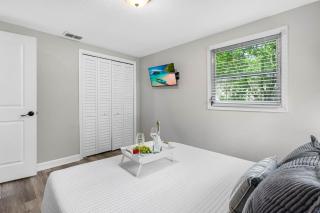 Stylish & Cozy Stunning Tampa Home - 8