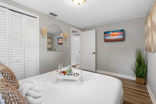 Stylish & Cozy Stunning Tampa Home - 6