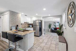 Chic Tranquility Experience the Stunning Tampa Retreat - 7